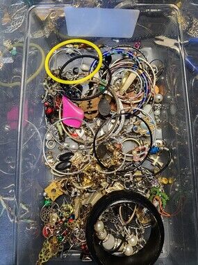 1lb Of Mixed Jewelry For Ctafting May Or May Not Have Matches J090226-1